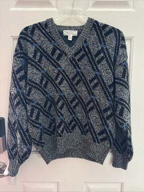 Chapel Hill Men’s Sweater Geometric Pattern Size Medium 100% Acrylic